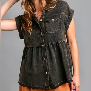 Umgee Snow Washed Medium Top with frayed hem